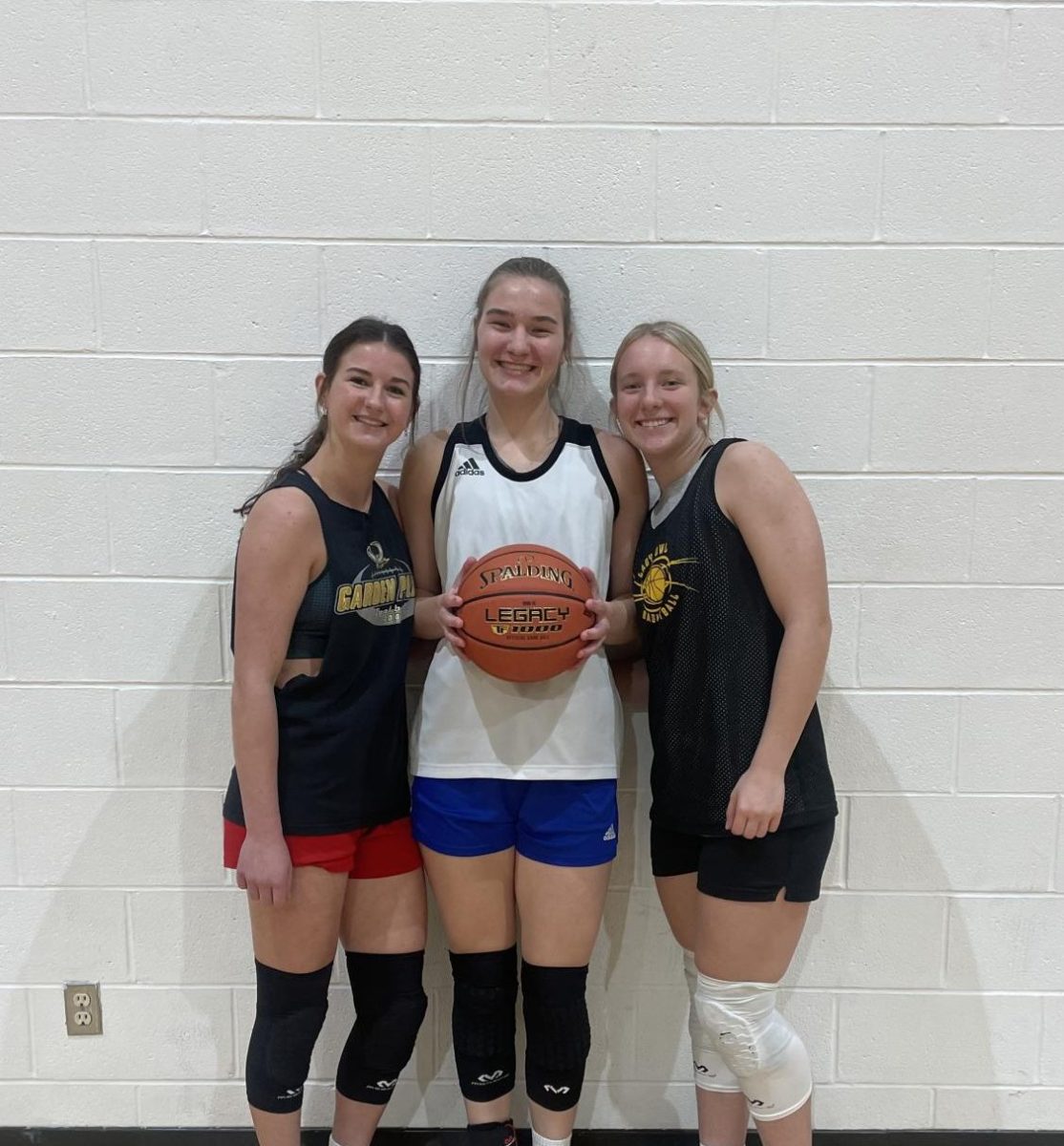 Claire Rolfs, Alayna Hoheisel and Ava Mies before practice. 